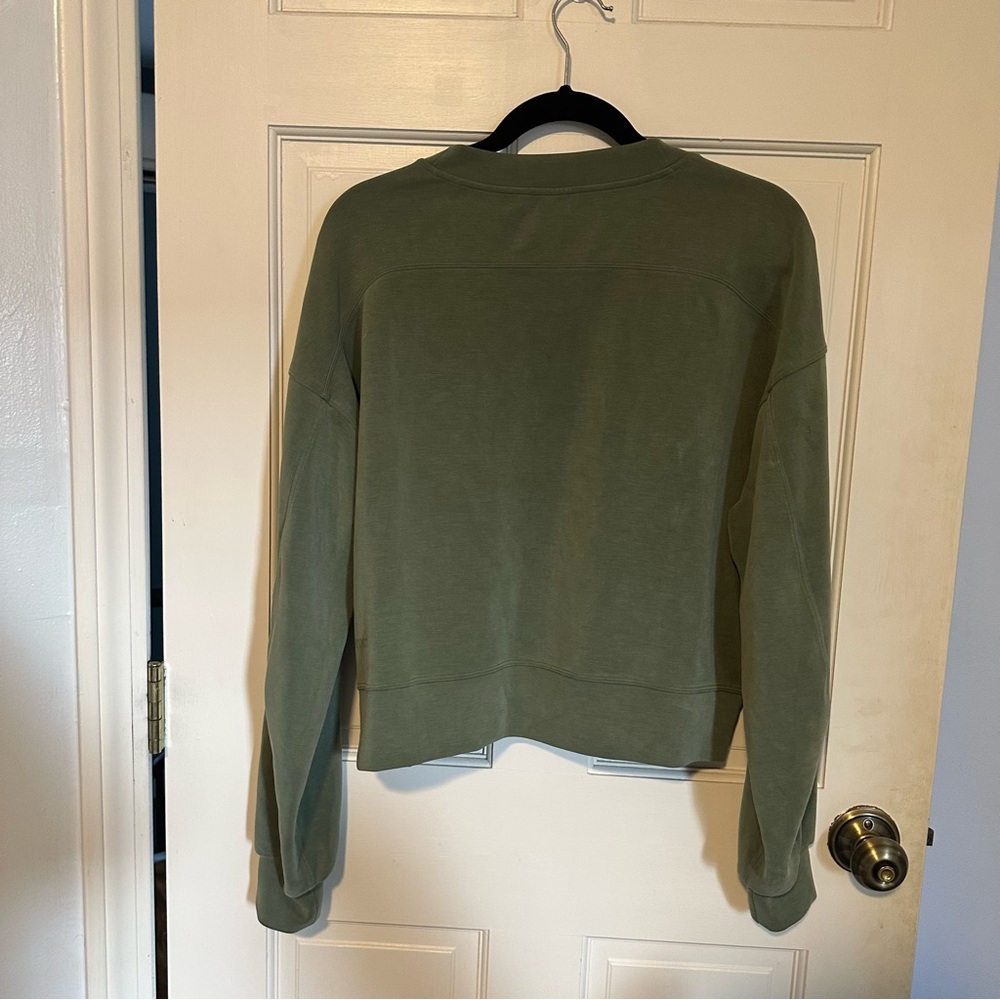 SOLD | Lululemon Perfectly Oversized Cropped Crew *Softstreme Green Twill - Picture 3 of 5